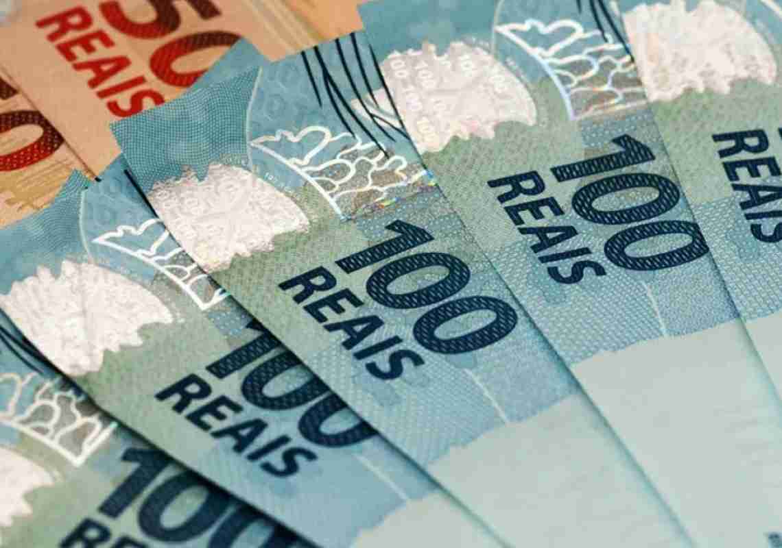 Governo anuncia salário mínimo de R$ 1.621 para 2026
